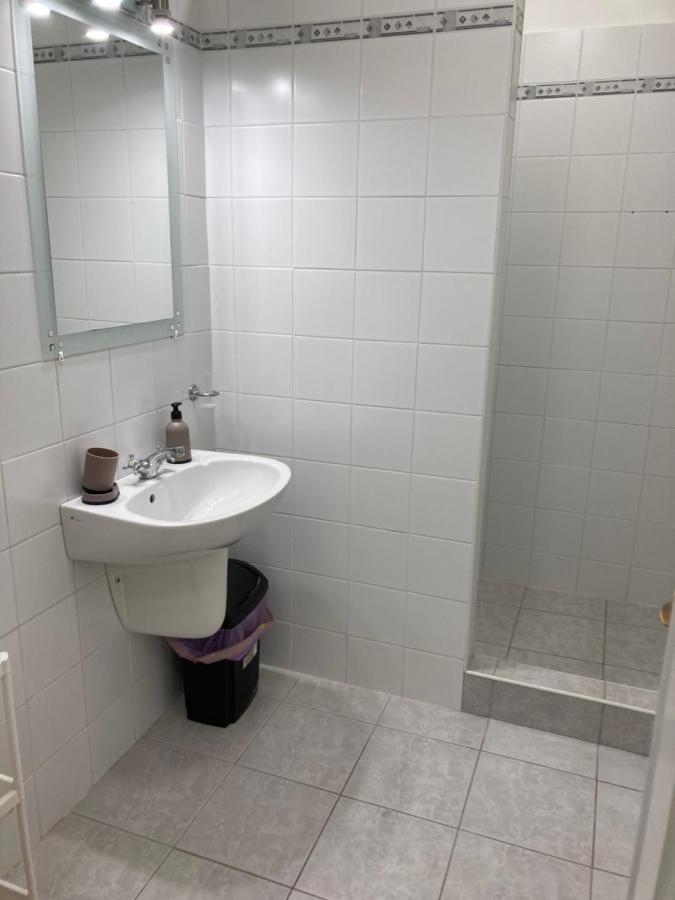 Apartament Roland Zuglo 2 *